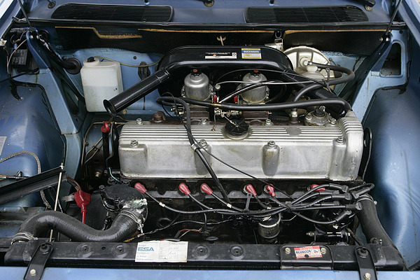 Austin Princess (1977) - quer eingebauter Reihensechszylinder mit 110 PS und 2,2 Liter Hubraum