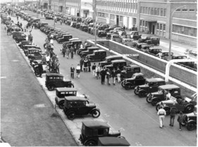 Austin Seven (1930) - Jubiläumstreffen in Longbridge - nicht weniger als 500 Fahrzeuge fanden 1972 wieder zusammen