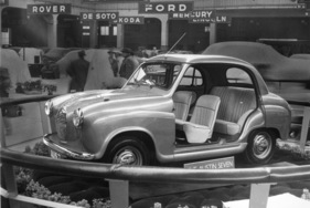 Austin Seven (1952) - einladender kleiner Viersitzer mit demontierten Türen sorgfältig präpariert