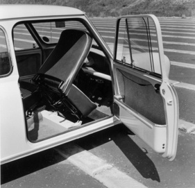 Austin Seven 850 Mini (1959) - die Sitze werden zum Einsteigen nach vorne geklappt