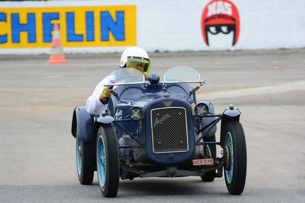 Austin Seven - Helm auf dem Kopf und in der Werbung - 4. Montlhéry Vintage Revival 2017