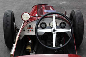 Austin Seven Special Monoposto (1930) - das vordere Reifenprofil kann der Pilot jederzeit während der Fahrt überprüfen