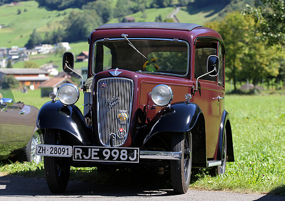 Austin Seven am British Car Meeting 2011 in Mollis - mit Blumenstrauss