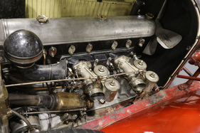 Austro-Daimler ADM 3 Liter Sport (1927) – Blick unter die Motorhaube mit sehr seltenen Zenith-Vergasern, die vermutlich auch den Methanol-Betrieb erlaubten – Rétromobile Paris 2025