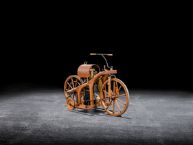 Authentischer Nachbau des Daimler Reitwagen von 1885 Authentischer Nachbau des Daimler Reitwagen von 1885