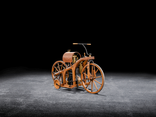 Authentischer Nachbau des Daimler Reitwagen von 1885