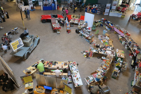 Image: Auto-Moto-Klassik Basel - View of the sales stands
