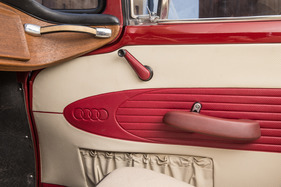 Auto Union 1000 S Coupé (1962) - Türverkleidungen und die Armlehne als Türöffner