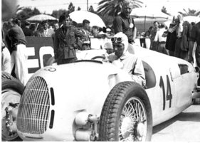 Auto Union Typ C (1936) - Achille Varzi auf Auto Union in Pescara im Jahr 1936