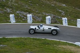 Bild Auto Union Typ C (1936) - Martin Tomczyk auf dem Mittelmotor-Monoposto am Klausenrennen 2002