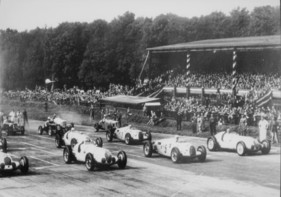 Auto Union Typ C (1937) - Bernd Rosemeyer gewinnt den Grand Prix in Donington Park