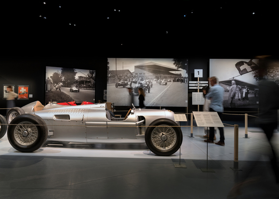 Bild: Auto Union Typ C (1937) - in der Ausstellung - Sonderschau "Grand Prix Suisse 1934–54 - Bern im Rennfieber" im Bernischen Historischen Museum