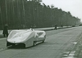 Auto Union Typ C Stromlinie (1938) – Mit Seitenschürzen und Heckdiffusor vor der Rekordfahrt im Januar 1938