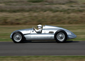 Auto Union Typ D (1938) - Demonstrationslauf Vorkriegs-Silberpfeile am Goodwood Revival 2012