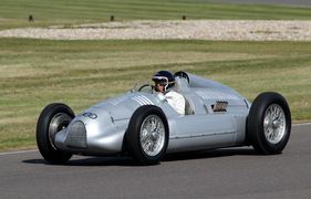 Auto Union Typ D (1938) - Demonstrationslauf Vorkriegs-Silberpfeile am Goodwood Revival 2012
