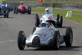 Auto Union Typ D (1939) - 2012 war es soweit, dass Auto Union und Mercedes ihre historischen GP-Wagen zu Demonstrationsläufen zum Goodwood Revival brachten