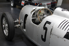 Auto Union Typ D Bergrennwagen (1938) - Blick ins Cockpit des Bergrennwagens - an der Techno Classica Essen 2012
