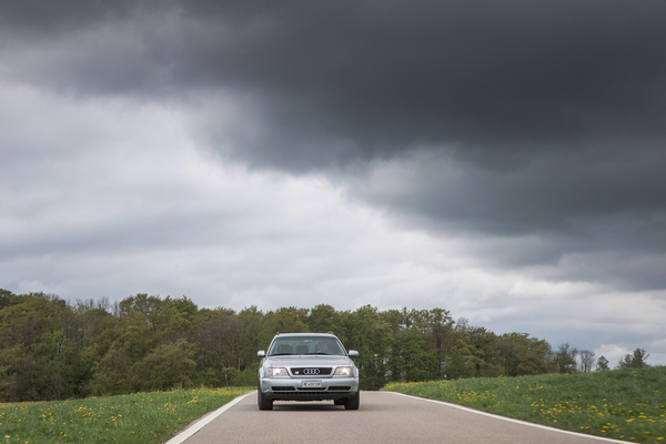 Autobahnkilometer-Fressen geht genauso gut wie Kurvenfahren – Audi S6 quattro (1996)