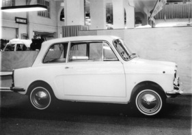 Autobianchi (1964) - auf Basis des Fiat 500 D mit luftgekühltem Zweizylinder-Heckmotor - ein hübsch ausgestattetes Damenfahrzeug - Genfer Automobilsalon 1964
