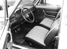 Autobianchi A 112 (1975) - einer der attraktivsten Kleinwagen mit einer Spitze von 140 km/h - Genfer Automobilsalon 1975