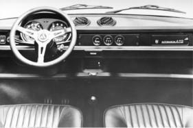 Autobianchi A 112 Abarth (1973) - Lenkrad und Armaturenbrett mit Zusatzinstrumenten in der Mitte