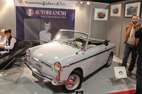 Autobianchi Bianchina Eden Roc mit Brigitte Bardot auf dem Clubstand - Rétromobile Paris 2017 Autobianchi Bianchina Eden Roc mit Brigitte Bardot auf dem Clubstand - Rétromobile Paris 2017