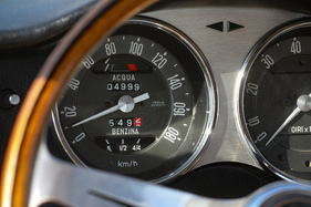 Autobianchi Primula Coupé (1966) - Wassertemperatur und Benzinstand werden im Tachometer angezeigt