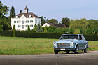 Autobianchi Primula Coupé (1966) - italienischer Wagen vor Schweizer Schloss
