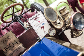 Autocar (1904) - auf dem Schloss Dyck bei der Kronprinz Wilhelm Rasanz Fahrt 2013