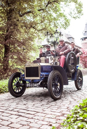 Autocar (1904) - bei der Besammlung und Abfahrt der Kronprinz Wilhelm Rasanz Fahrt in Schloss Krickenbeck