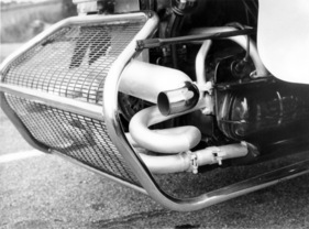 Autodynamics Deserter (1970) - der Auspuff sitzt hinter einem Gitter, das im Gelände schützen soll