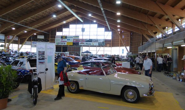 Autoklassiker wie dieser Mercedes-Benz 190 SL - Oldtimer-Messe Laufen 2016