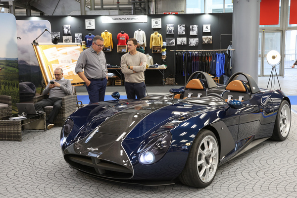 Automobili Mignatta Spider (2025) - von Hand im Stil der Sechzigerjahre gebauter Sportwagen mit Ford-V8-Technik - 42. Auto e Moto d'Epoca 2025