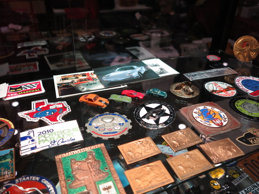 Bild: Automobilia für Porsche-Fans - Eindrücke von der Messe “Auto e Moto d’epoca” in Padua 2013