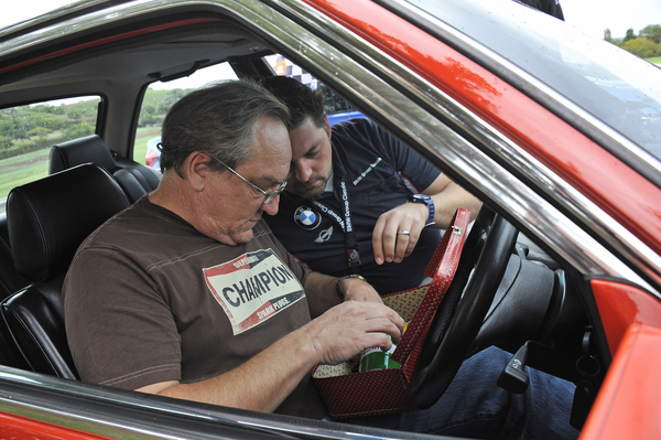 Autor Wolfang Blaube am Steuer des südafrikanischen BMW 333i E30 - Vorbereitung auf die Kofferprüfung an der Creme21 2015