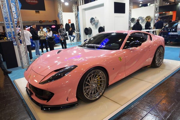 Autos in pink... – Essen Motor Show 2024