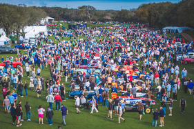 Autos und Besucher präsentierten sich ähnlich bunt durchmischt – The Amelia Concours d'Elegance 2024