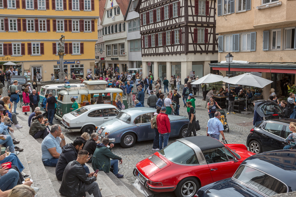 Autos vor der Stiftskirche – Tübingen Classic Oldtimerfestival 2025