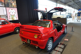 Autozam AZ1 (1994) – wirkt wie ein geschrumpfter Ferrari F40 – Sonderausstellung "Big in Japan" in der Autoworld Brüssel