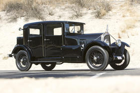 Avion Voisin C14 Five Passanger Berline (1930) - als Lot 007 an der Bonhams Quail Lodge Auction am 14. August 2015