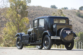 Avion Voisin C14 Five Passanger Berline (1930) - als Lot 007 an der Bonhams Quail Lodge Auction am 14. August 2015
