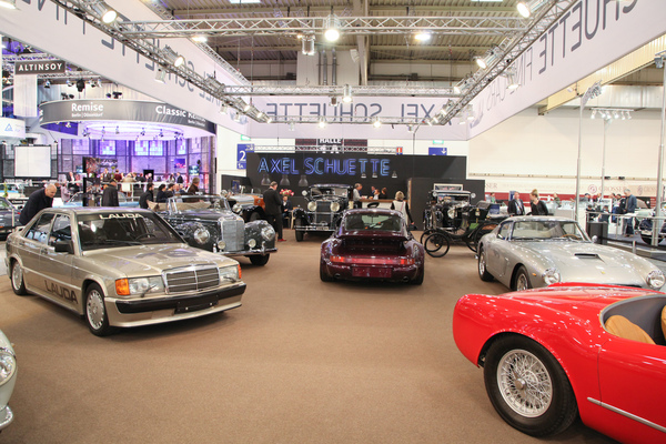 Axel Schütte zeigt auch einen jüngeren Porsche 911 - Techno Classica Essen 2018