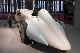 BABS Liberty V12 (1925) - John Godfrey Parry-Thoma sass jeweils am Lenkrad des 500 bis 600 PS starken Rekordwagens - an der Rétromobile Paris 2014