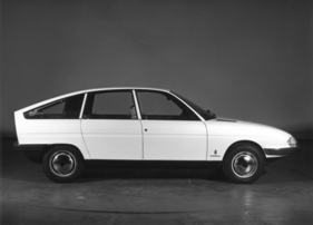 BMC 1100 Berlina Aerodinamica Pininfarina (1967) - schräges Heck, aerodynamisch optimierte Linienführung, das Chassis des BMC/Innocenti 1100