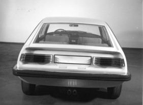 BMC 1800 Berlina Aerodinamica Pininfarina (1967) - Heck mit zentral montierten Auspuffenden