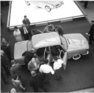 BMW 1500 (1961) - die neue Klasse war stets von vielen Intererssierten umgeben - Internationale Automobilausstellung (IAA) in Frankfurt 1961