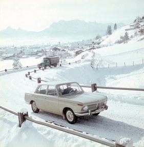 BMW 1500 (1962) - Verschmilzt fast mit der verschneiten Szenerie