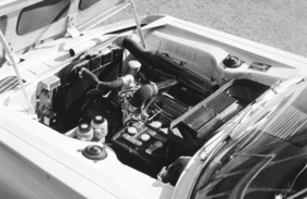 BMW 1500 (1962) - der Motor findet im übersichtlichen Motorraum gut Platz