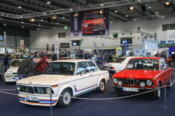 BMW 1502 (1972) - zusammen mit BMW 2002 turbo - Sonderschau "Biedermann und Brandstifer" - Bremen Classic Motorshow 2023