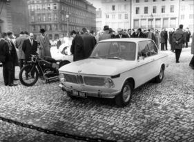 BMW 1600 (1966) - Präsentation vor der Münchner Oper am 9. März 1966